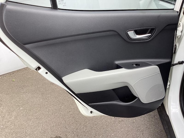 Used Kia Stonic 2019 for sale - 75489850: Photo 34