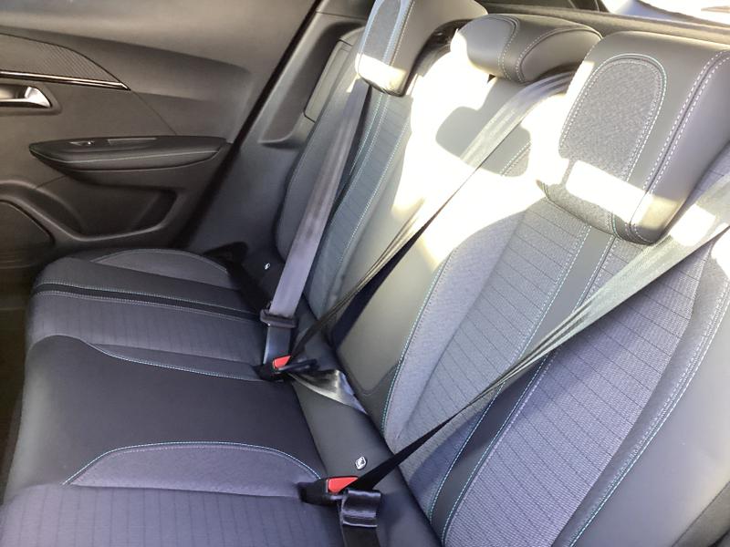 Used Peugeot E-2008 2021 for sale - 77152233: Photo 33