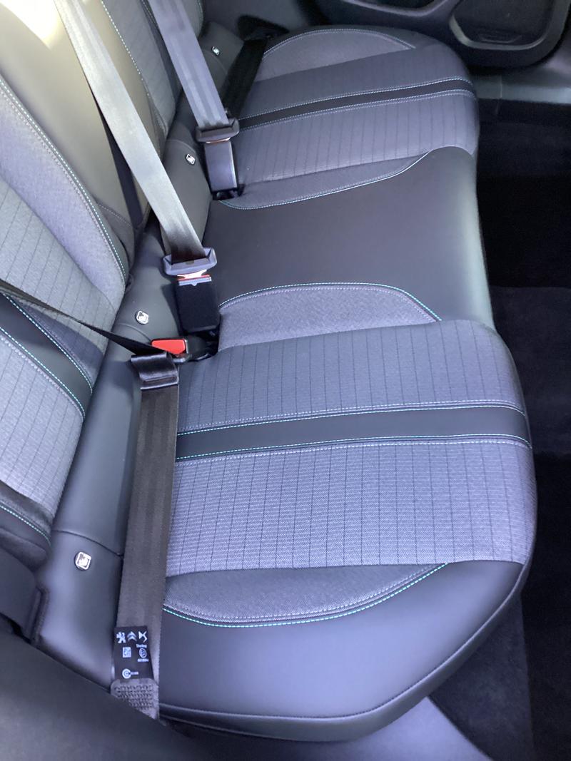 Used Peugeot E-2008 2021 for sale - 77152233: Photo 35