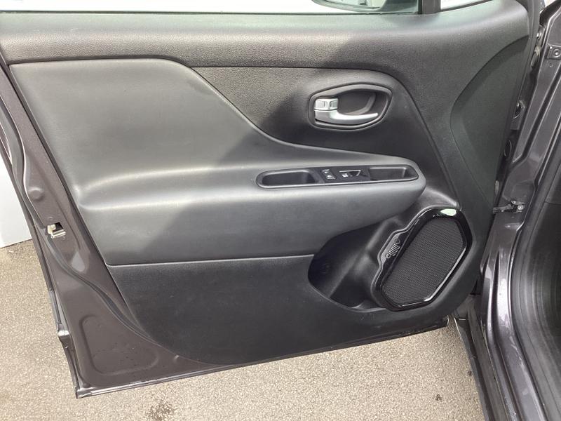 Used Jeep Renegade 2020 for sale - 76038110: Photo 31