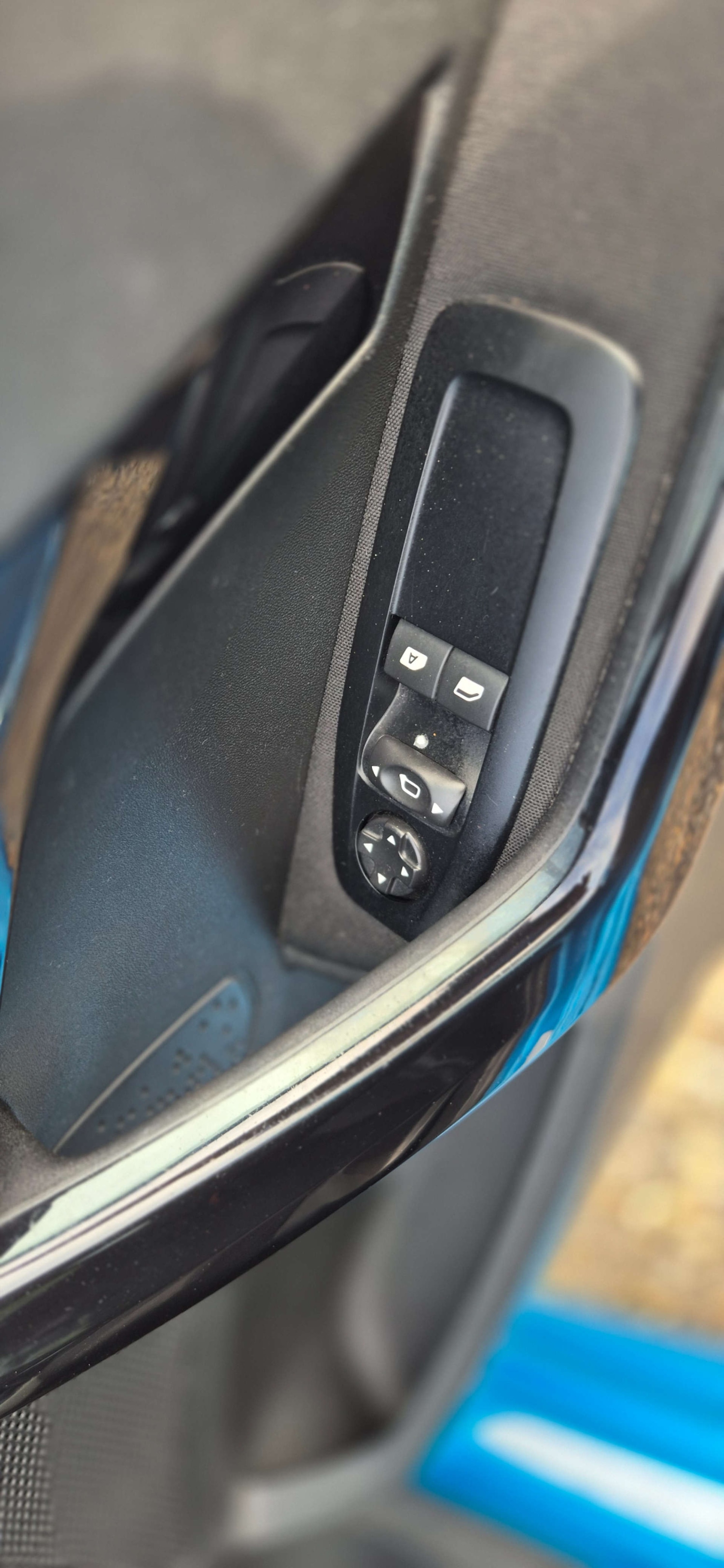 Used Peugeot 208 2012 for sale - 77988232: Photo 24