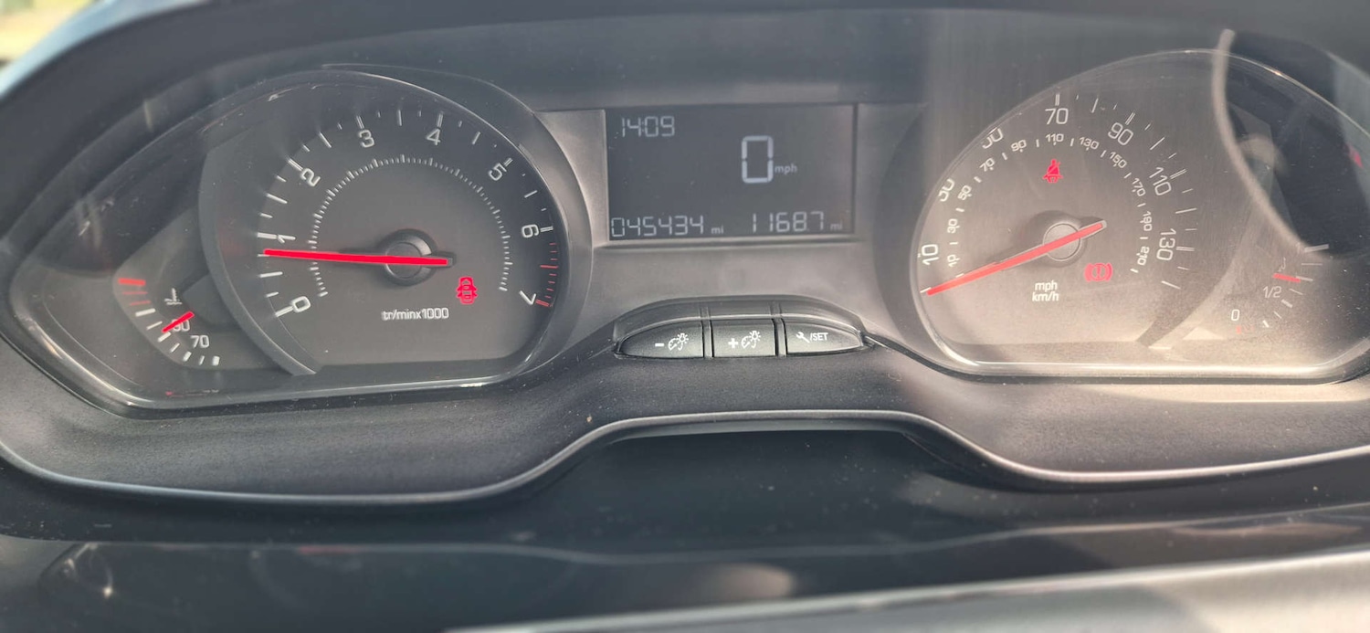 Used Peugeot 208 2012 for sale - 77988232: Photo 28