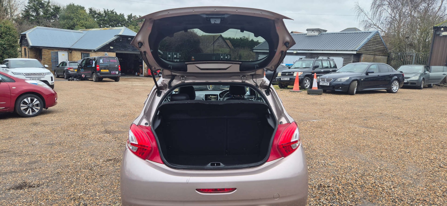 Used Peugeot 208 2013 for sale - 77519448: Photo 15