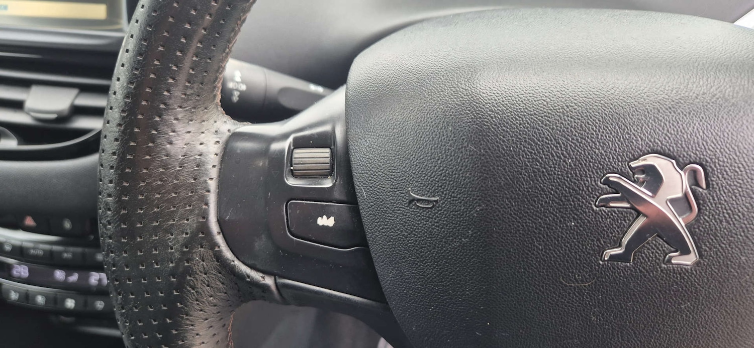 Used Peugeot 208 2013 for sale - 77519448: Photo 21