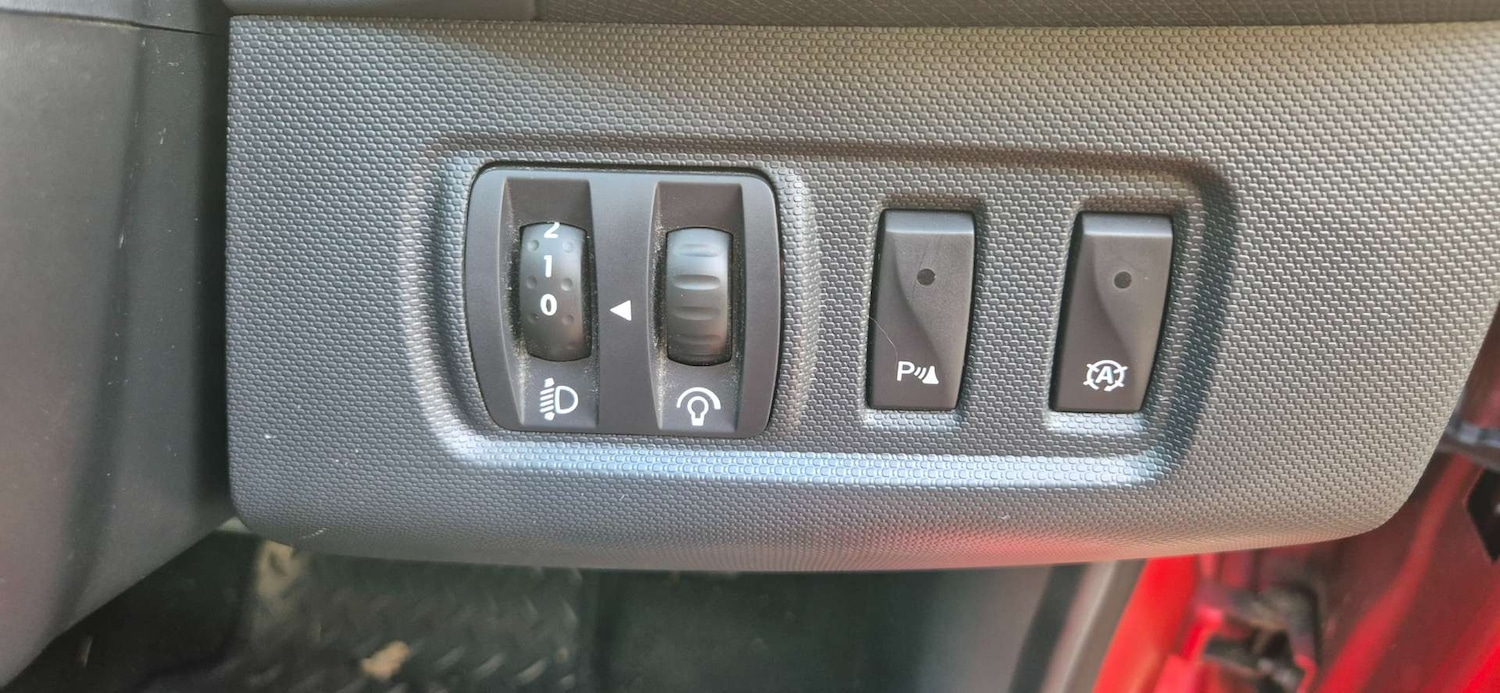 Used Renault Clio 2014 for sale - 76723385: Photo 24