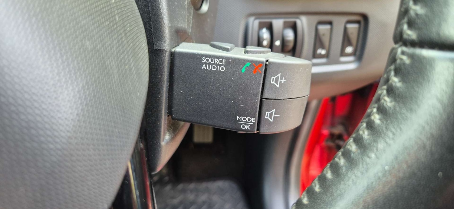 Used Renault Clio 2014 for sale - 76723385: Photo 25