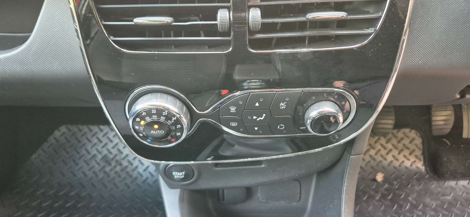 Used Renault Clio 2014 for sale - 76723385: Photo 30