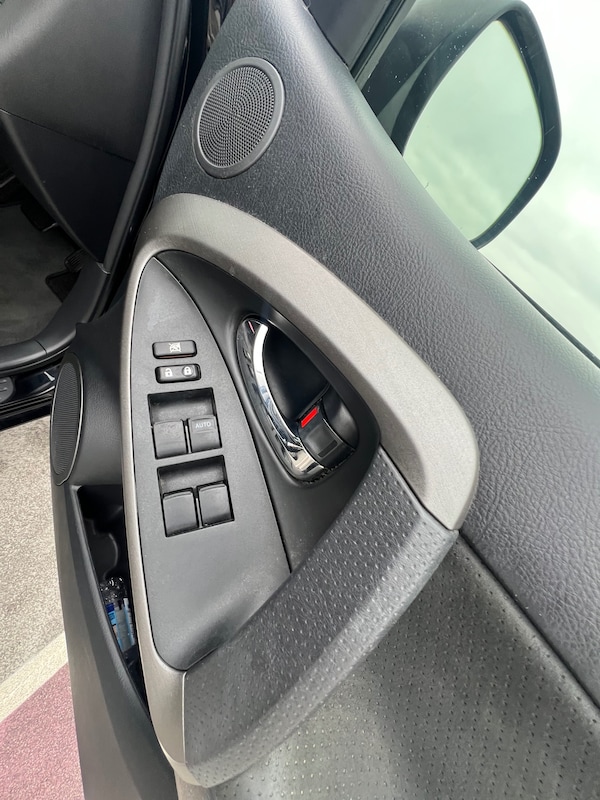 Used Toyota RAV4 2010 for sale - 76246043: Photo 40