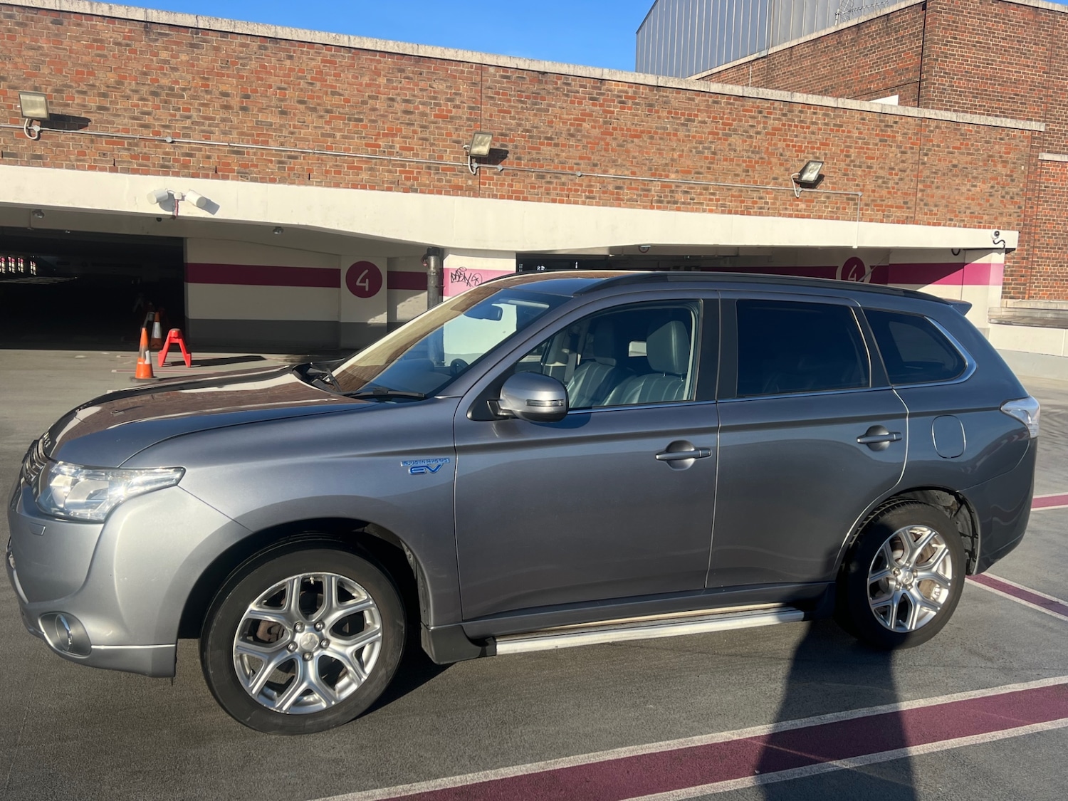 Used Mitsubishi Outlander 2015 for sale - 76896877: Photo 28