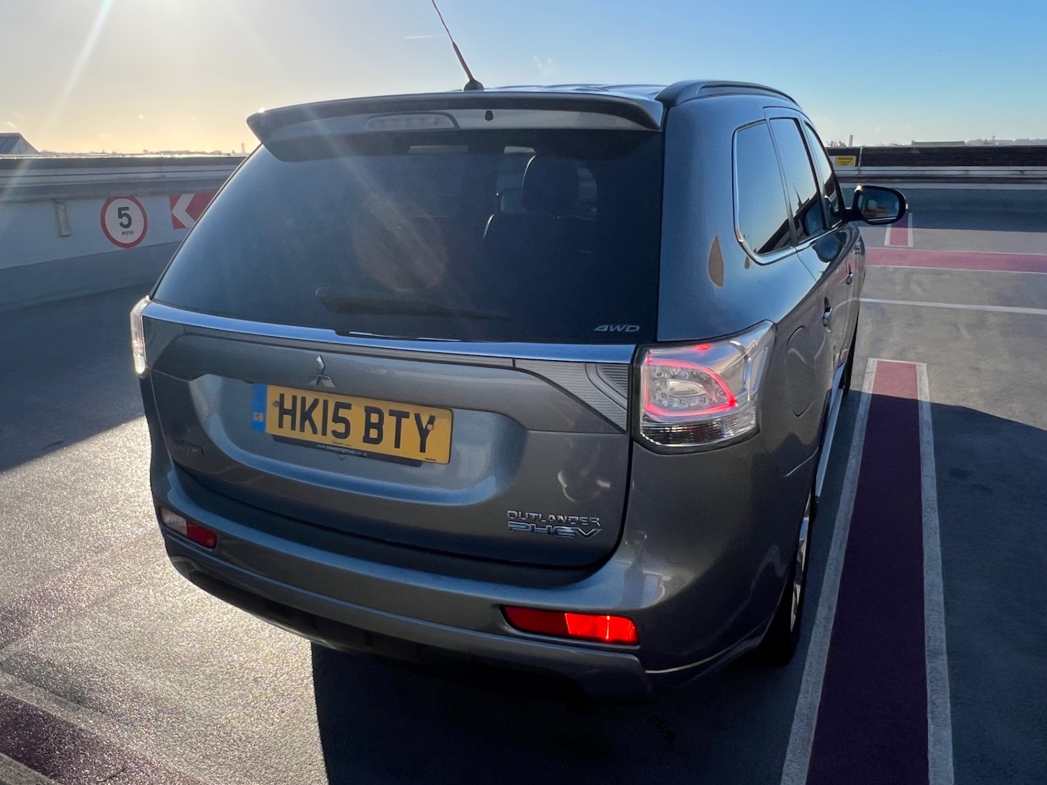 Used Mitsubishi Outlander 2015 for sale - 76896877: Photo 8