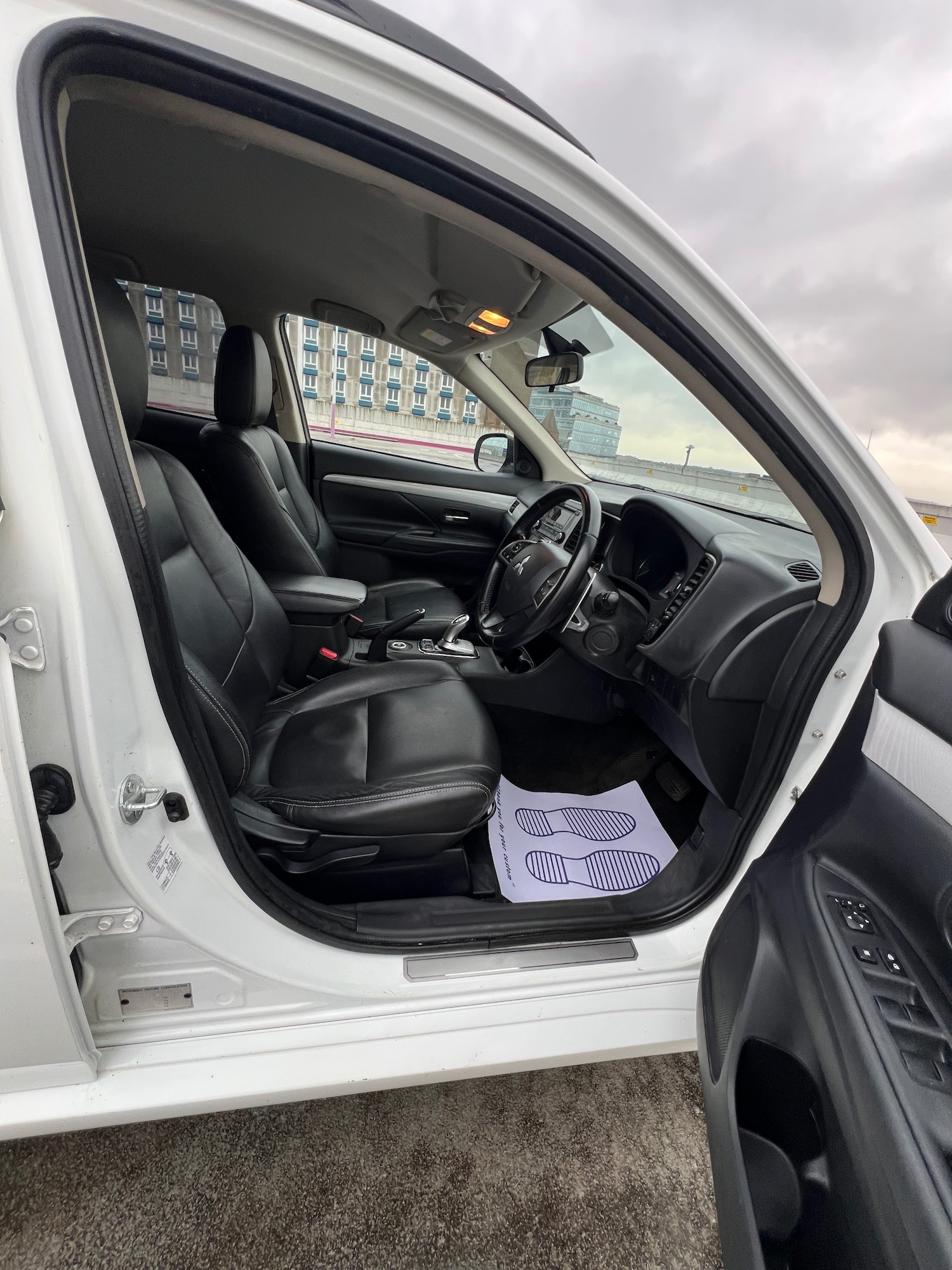 Used Mitsubishi Outlander 2015 for sale - 77284000: Photo 10