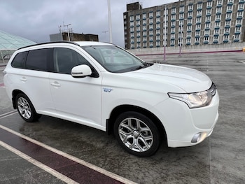 Used Mitsubishi Outlander 2015 for sale - 77284000: Photo