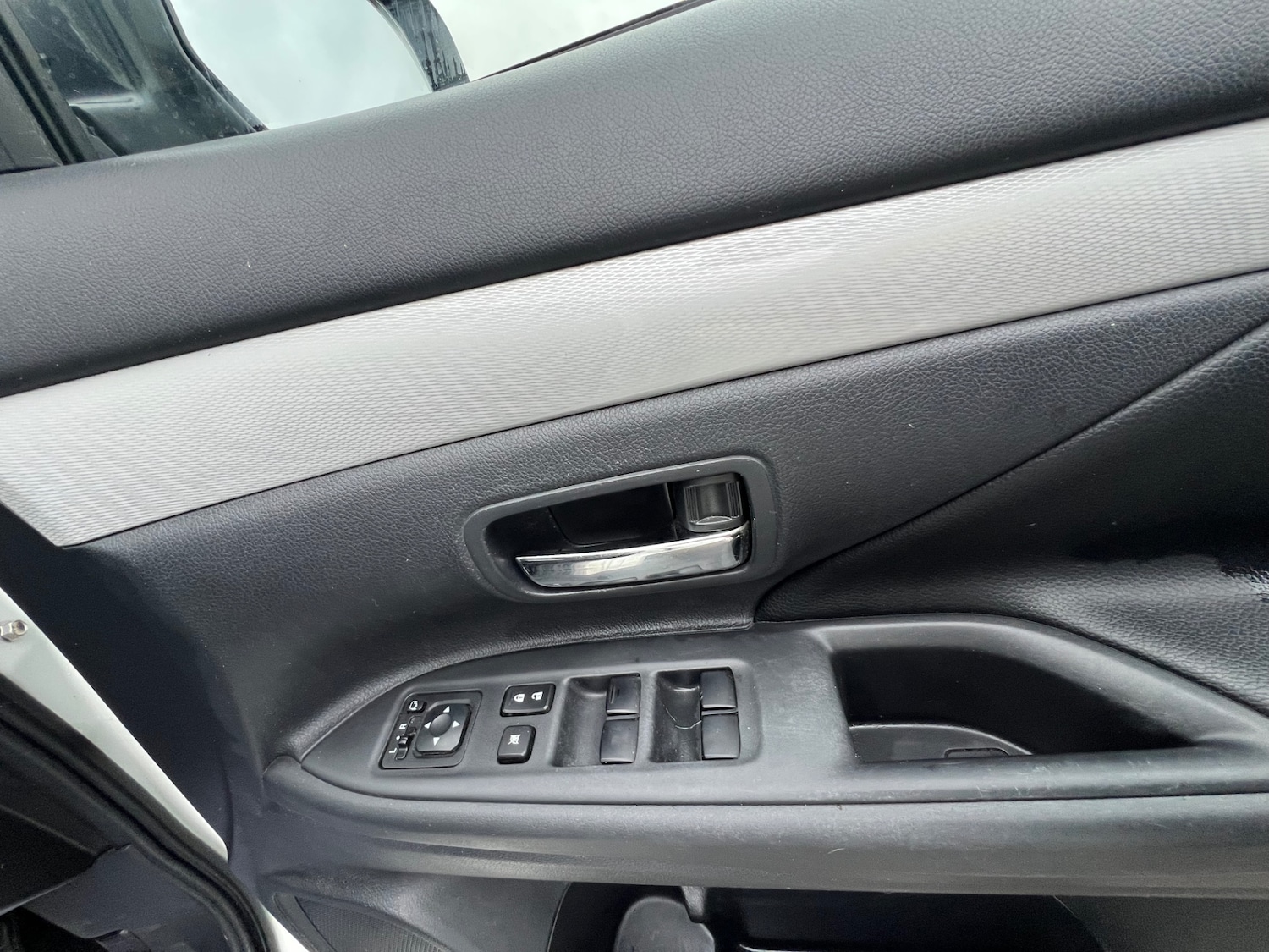 Used Mitsubishi Outlander 2015 for sale - 77284000: Photo 44