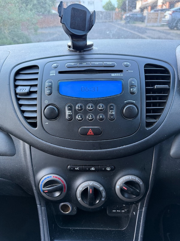 Used Hyundai i10 2011 for sale - 74892608: Photo 14