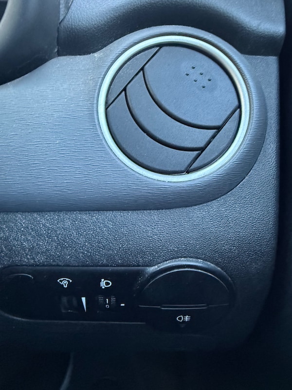 Used Hyundai i10 2011 for sale - 74892608: Photo 17
