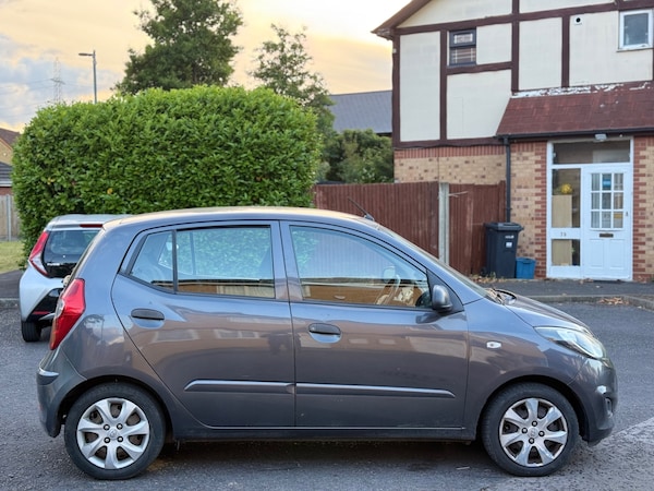 Used Hyundai i10 2011 for sale - 74892608: Photo 8