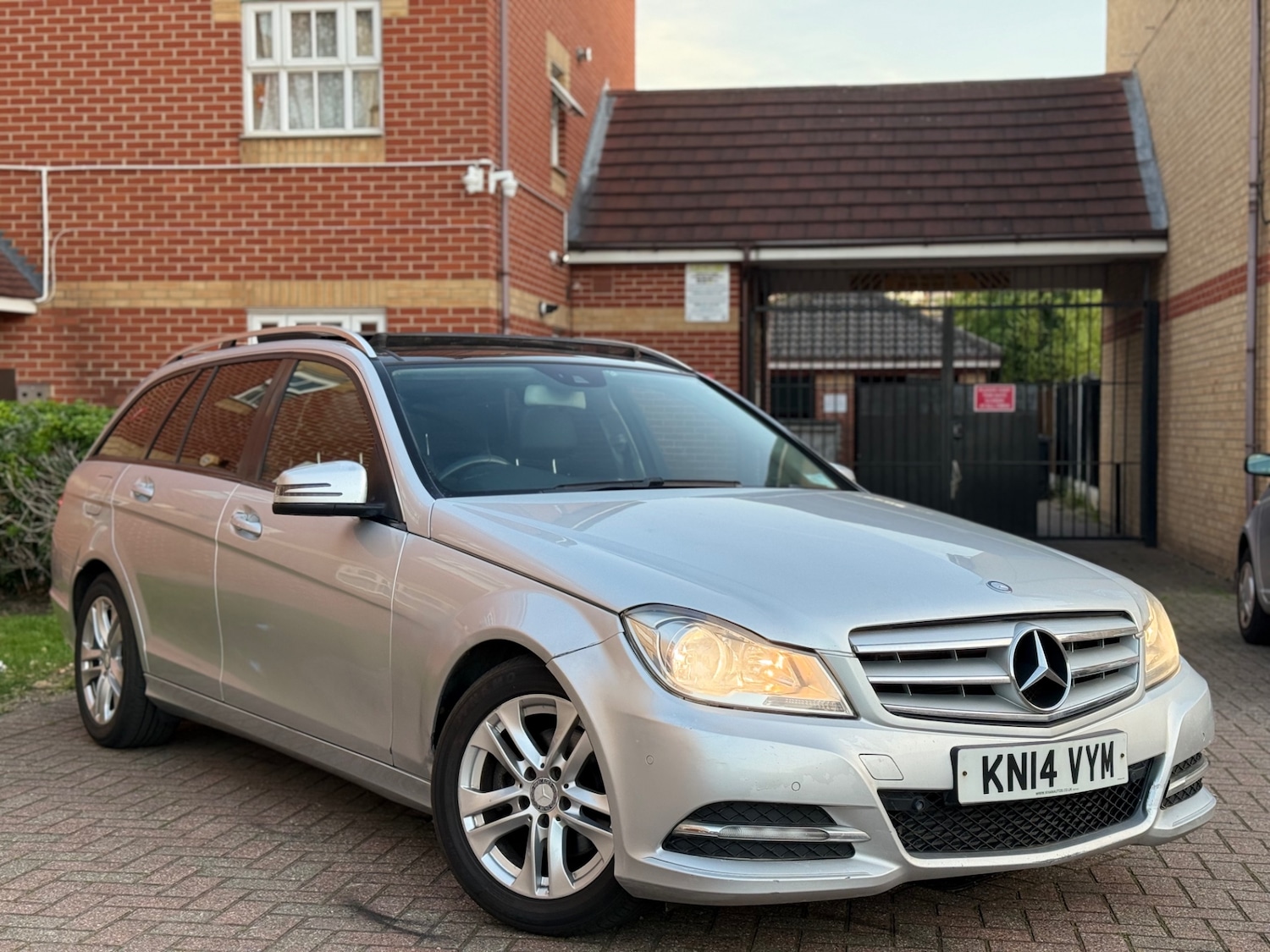 Used Mercedes-Benz C Class 2014 for sale - 76380342: Photo 1