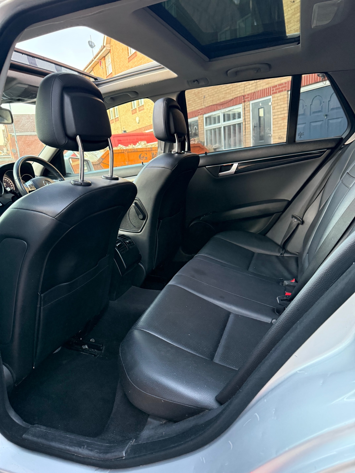 Used Mercedes-Benz C Class 2014 for sale - 76380342: Photo 11