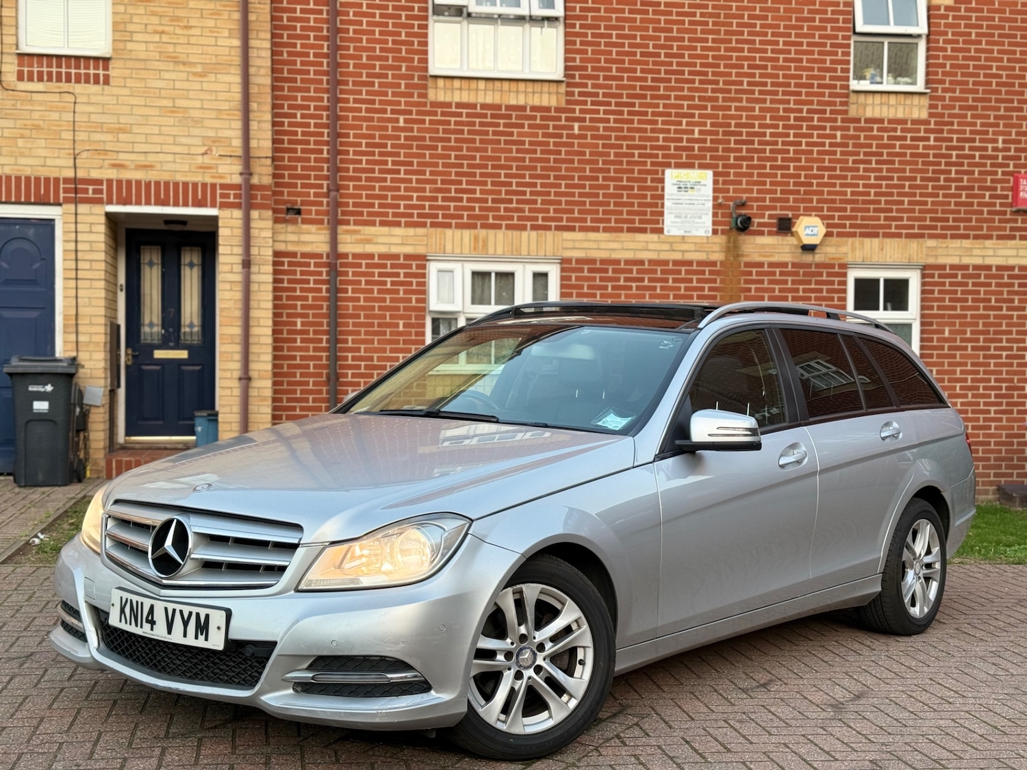 Used Mercedes-Benz C Class 2014 for sale - 76380342: Photo 3