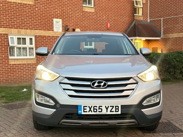 Used Hyundai Santa Fe 2015 for sale - 76070525: Photo 2