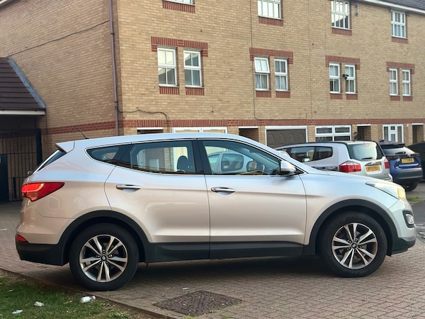 Used Hyundai Santa Fe 2015 for sale - 76070525: Photo 4