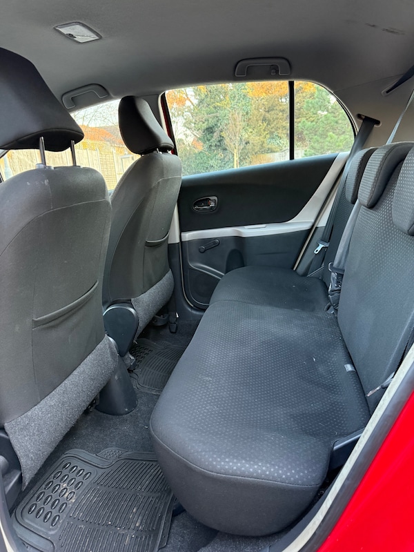 Used Toyota Yaris 2011 for sale - 73928918: Photo 11