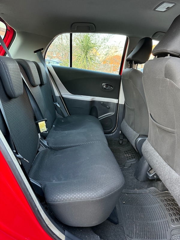 Used Toyota Yaris 2011 for sale - 73928918: Photo 12