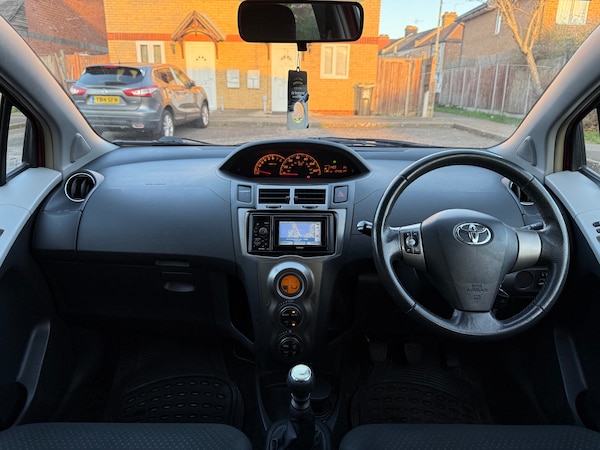 Used Toyota Yaris 2011 for sale - 73928918: Photo 13