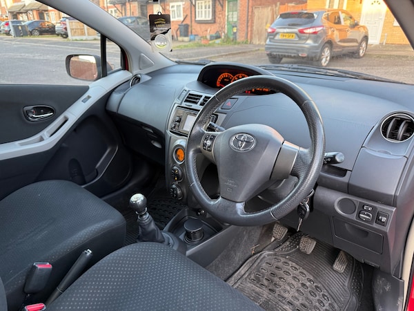Used Toyota Yaris 2011 for sale - 73928918: Photo 9