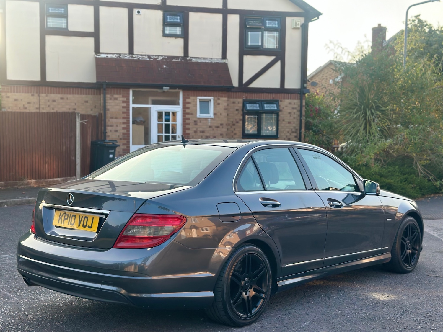 Used Mercedes-Benz C-Class 2010 for sale - 76093891: Photo 5