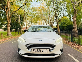 Used Ford Focus 2018 for sale - 76142135: Photo 2