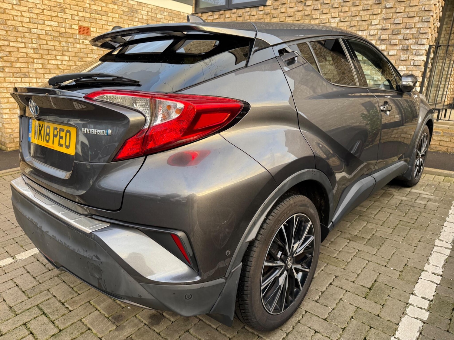 Used Toyota C-HR 2018 for sale - 77344105: Photo 4