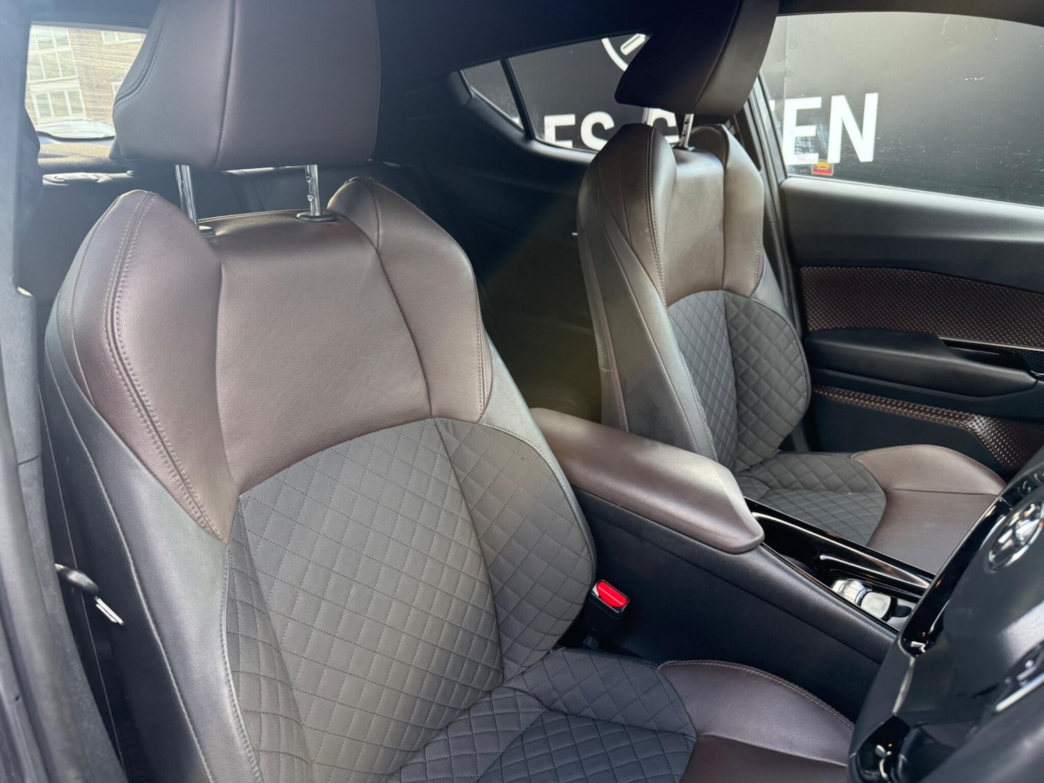 Used Toyota C-HR 2018 for sale - 77524420: Photo 18