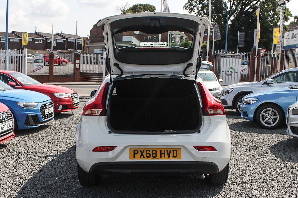 Used Volvo V40 2018 for sale - 76729973: Photo 8