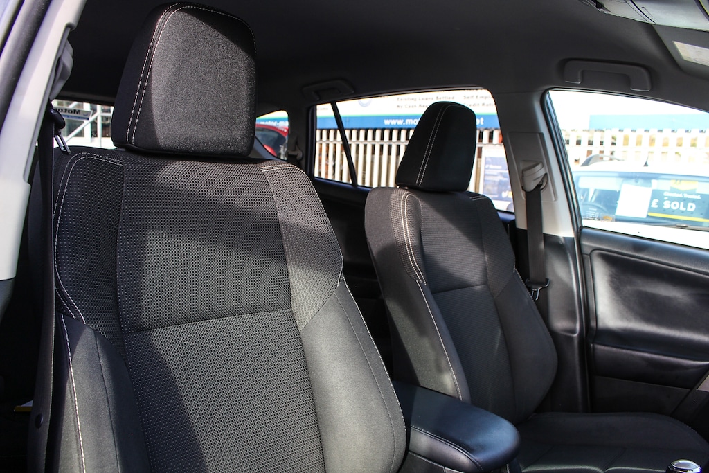 Used Toyota RAV4 2017 for sale - 76729946: Photo 15