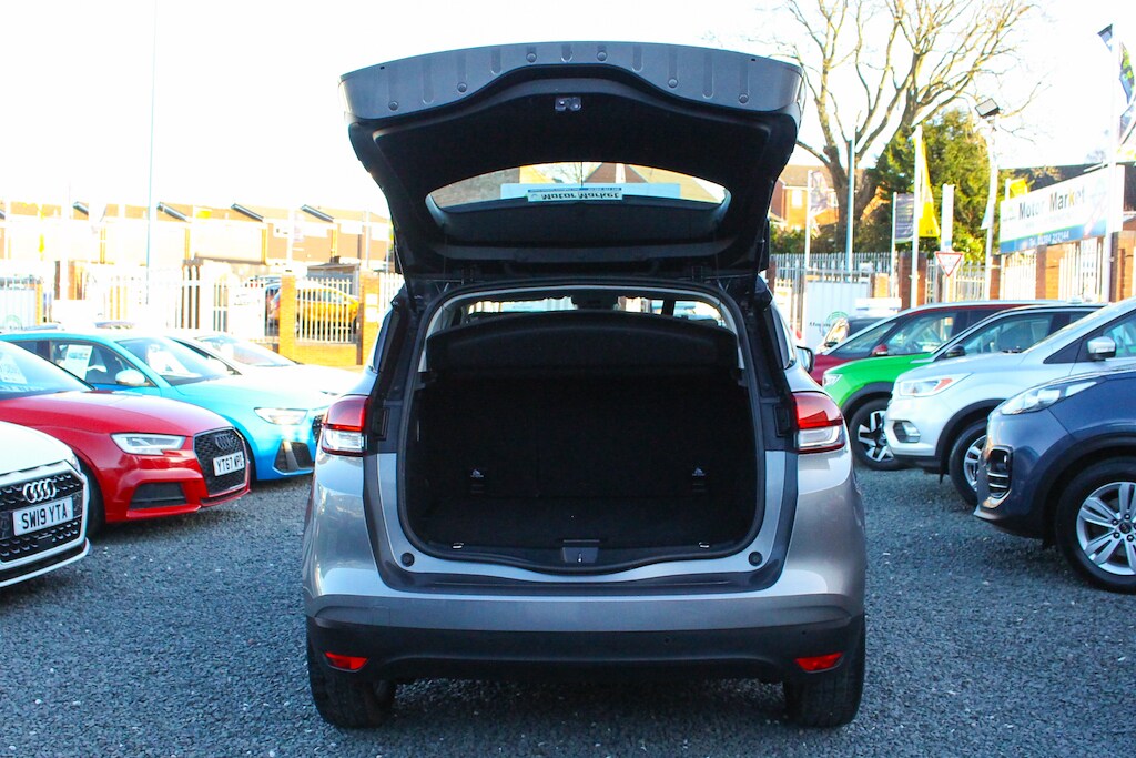 Used Renault Scenic 2018 for sale - 76729944: Photo 8