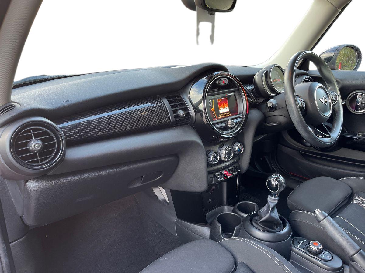 Used MINI Hatch 2018 for sale - 76119947: Photo 8