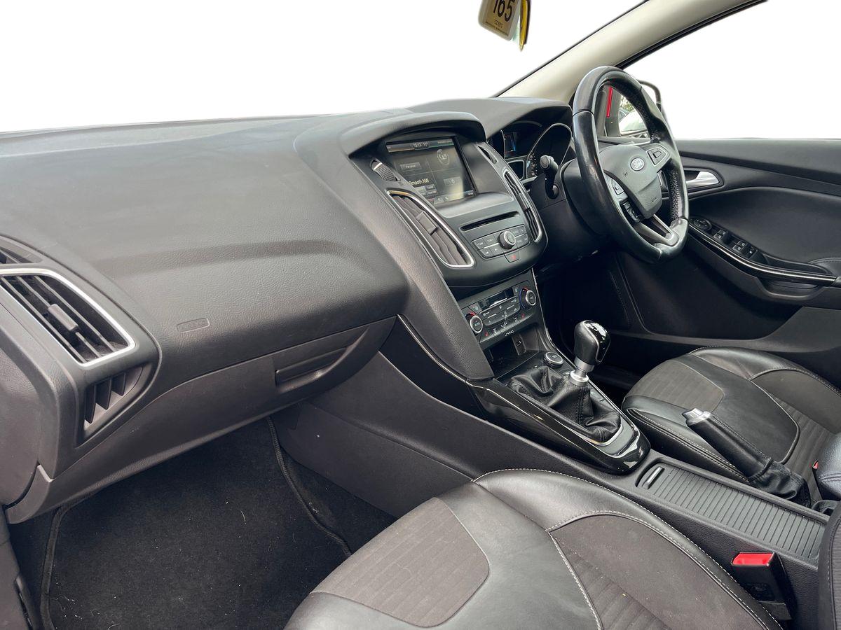 Used Ford Focus 2015 for sale - 76313407: Photo 8