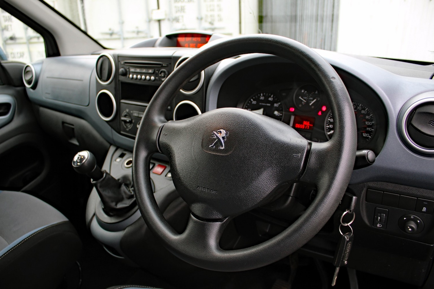 Used Peugeot Partner Tepee 2015 for sale - 76963365: Photo 17