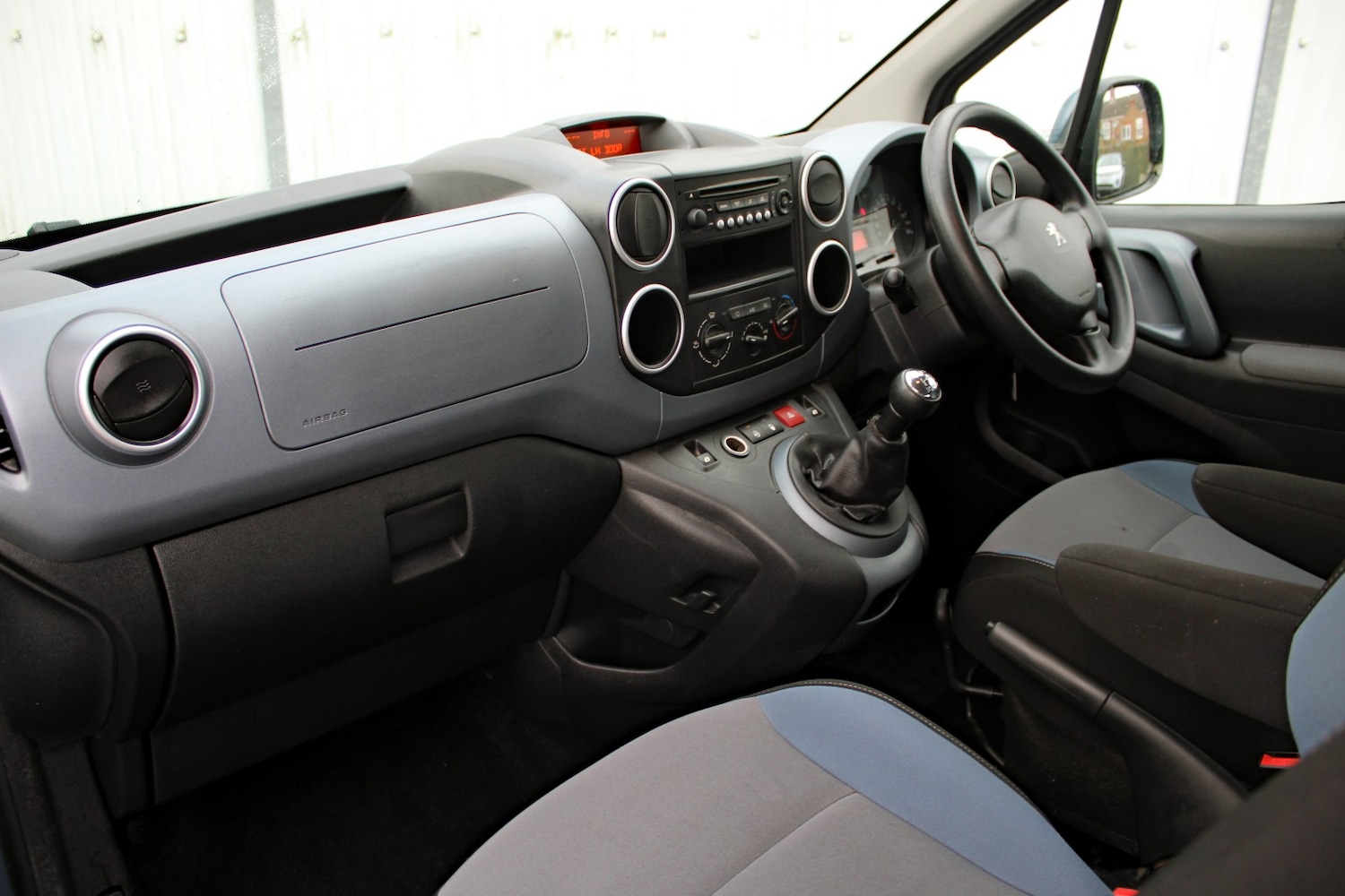 Used Peugeot Partner Tepee 2015 for sale - 76963365: Photo 18