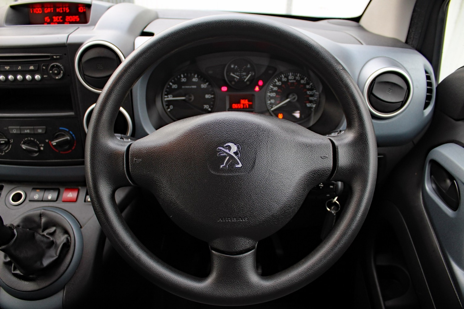 Used Peugeot Partner Tepee 2015 for sale - 76963365: Photo 22