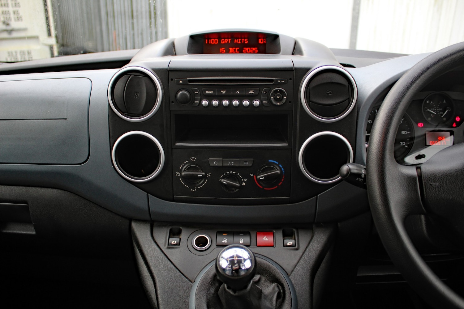 Used Peugeot Partner Tepee 2015 for sale - 76963365: Photo 23