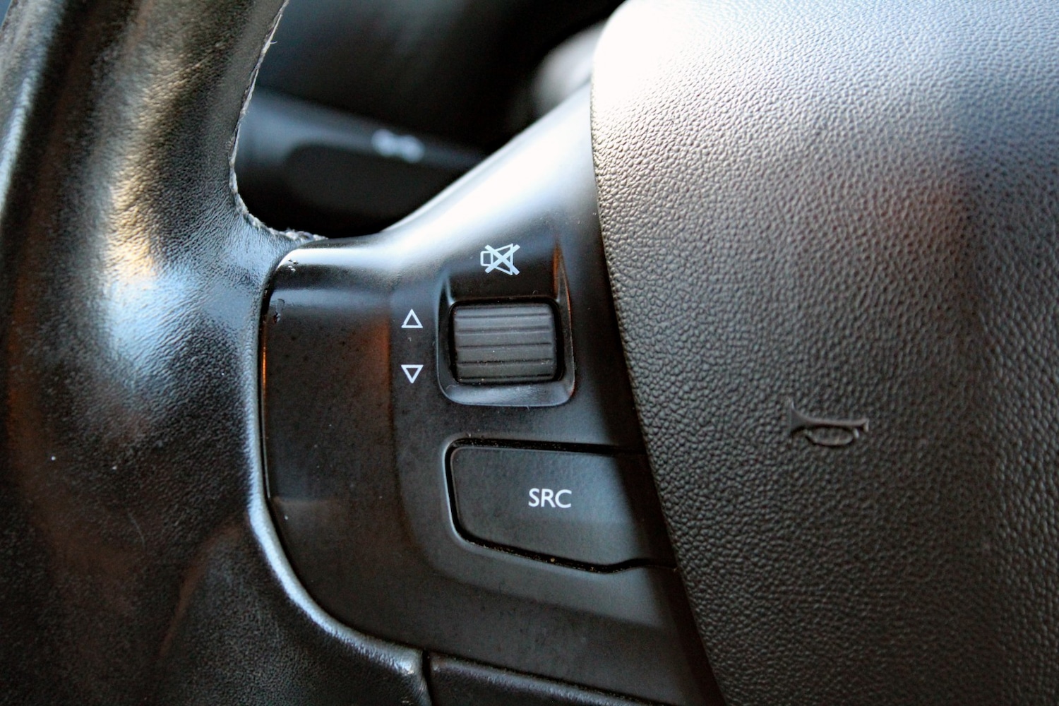 Used Peugeot 2008 2016 for sale - 76837027: Photo 28