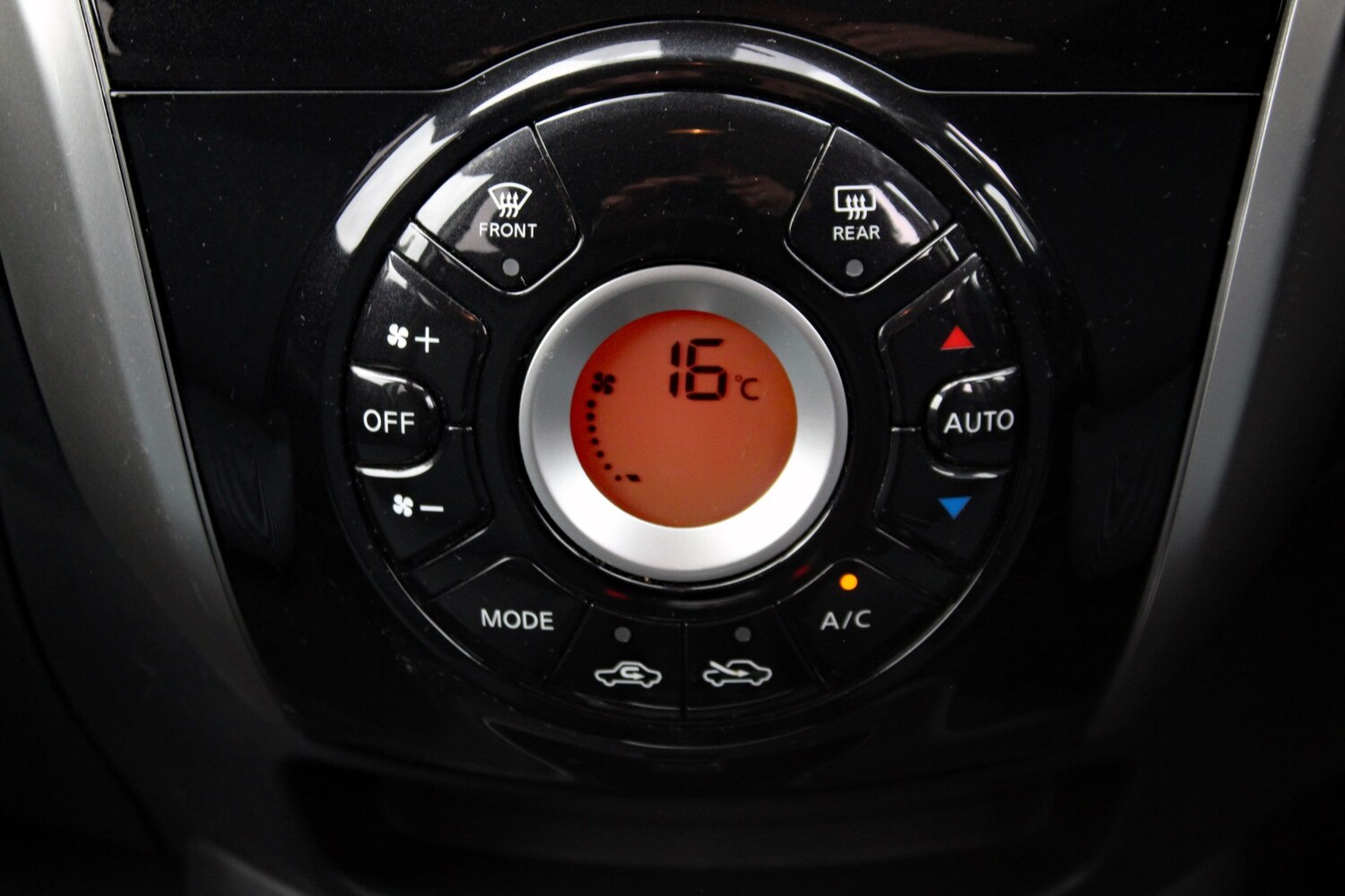 Used Nissan Note 2015 for sale - 76070333: Photo 25