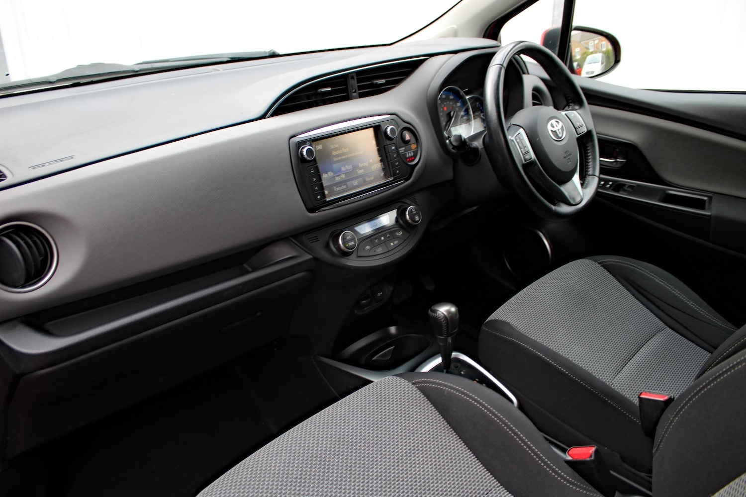 Used Toyota Yaris 2016 for sale - 76225213: Photo 18