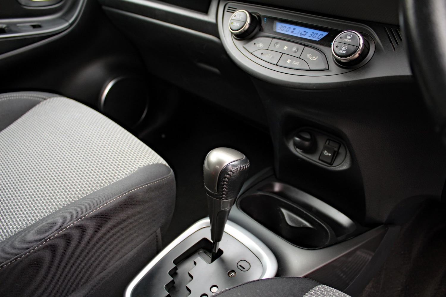 Used Toyota Yaris 2016 for sale - 76225213: Photo 24