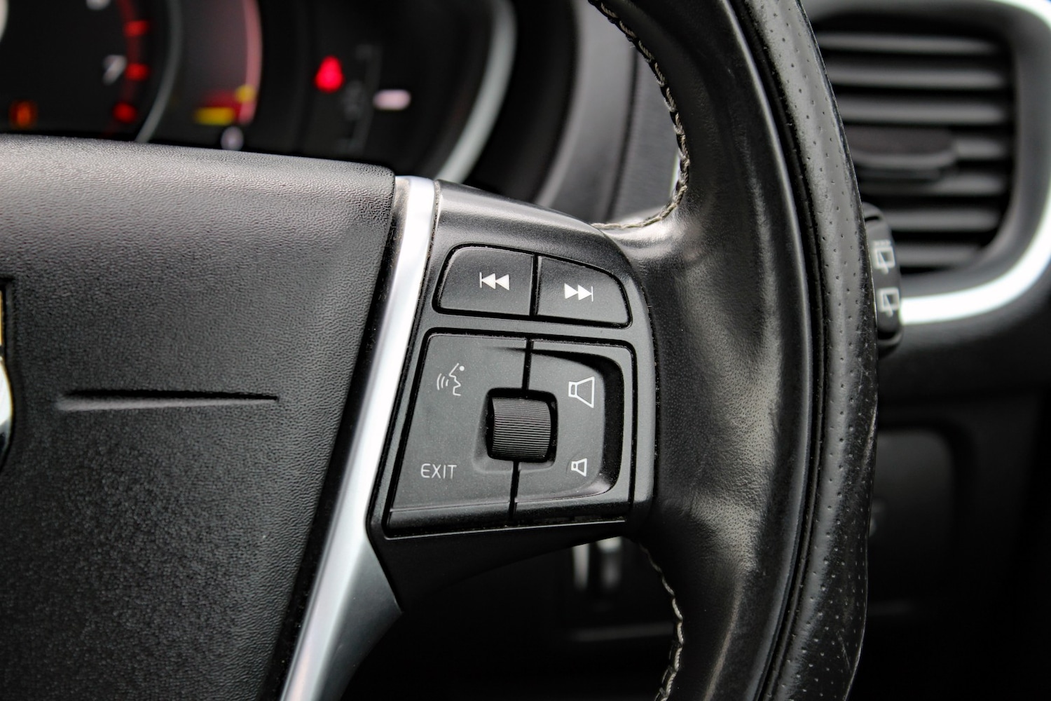 Used Volvo V40 2018 for sale - 78004457: Photo 28