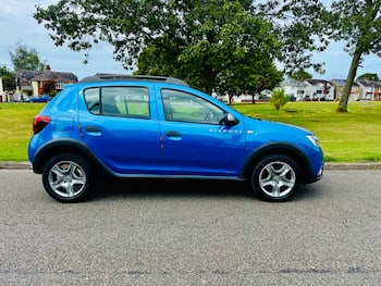 Used Dacia Sandero Stepway 2017 for sale - 79760941: Photo