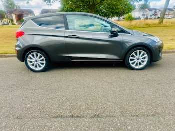 Used Ford Fiesta 2017 for sale - 79444559: Photo