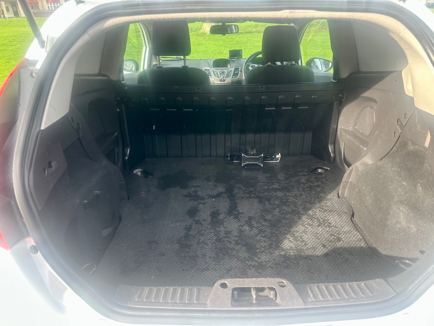 Used Ford Fiesta 2014 for sale - 76565929: Photo 7